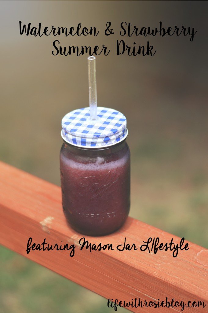 A fruity summer drink tastes ten times better in a mason jar! Mason Jar Lifestyle products make summer picnics ten times better! // Life with Rosie