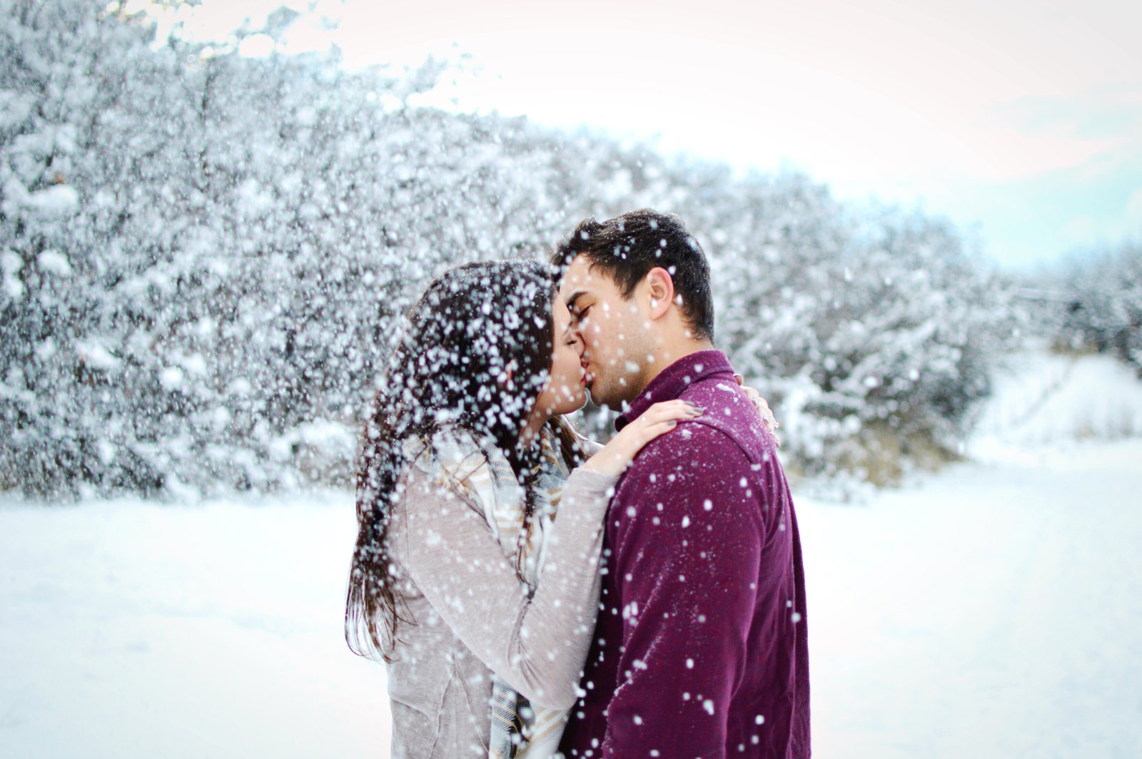 Chelsie Caroline Photography: A snowy engagement shoot pose idea // Hey There, Chelsie