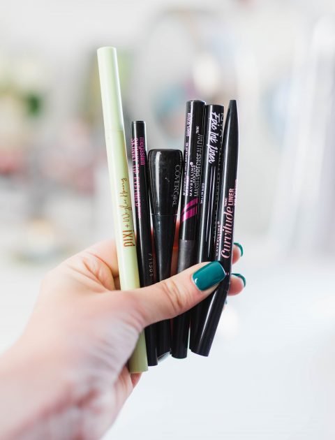 Sharing the best (and worst) drugstore liquid liner, including a duper for the Stila Stay All Day liner! This includes the best drugstore liquid eyeliner for beginners, eyeliner that doesn’t crack, and affordable eyeliner! // Hey There, Chelsie